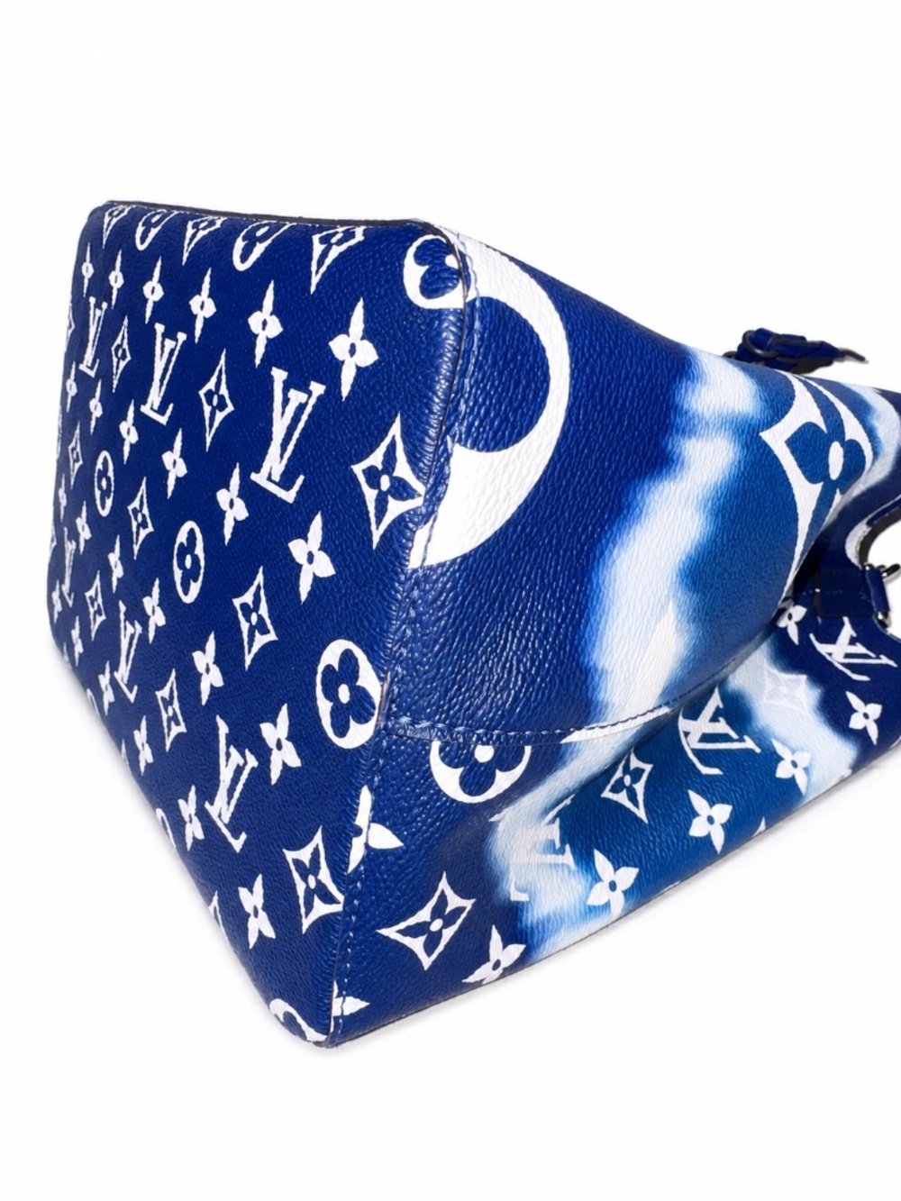 Louis Vuitton Escale NeoNoe MM Blue Giant Monogram Bucket Bag - Picture 11 of 13